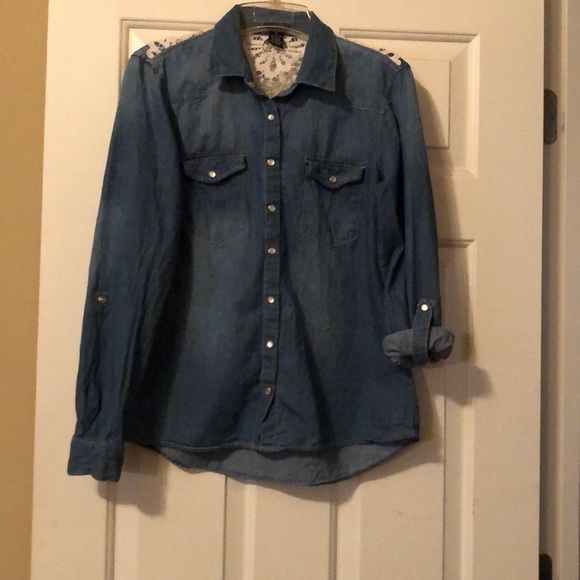 Blue jean shirt with white lace on back - Picture 6 of 6